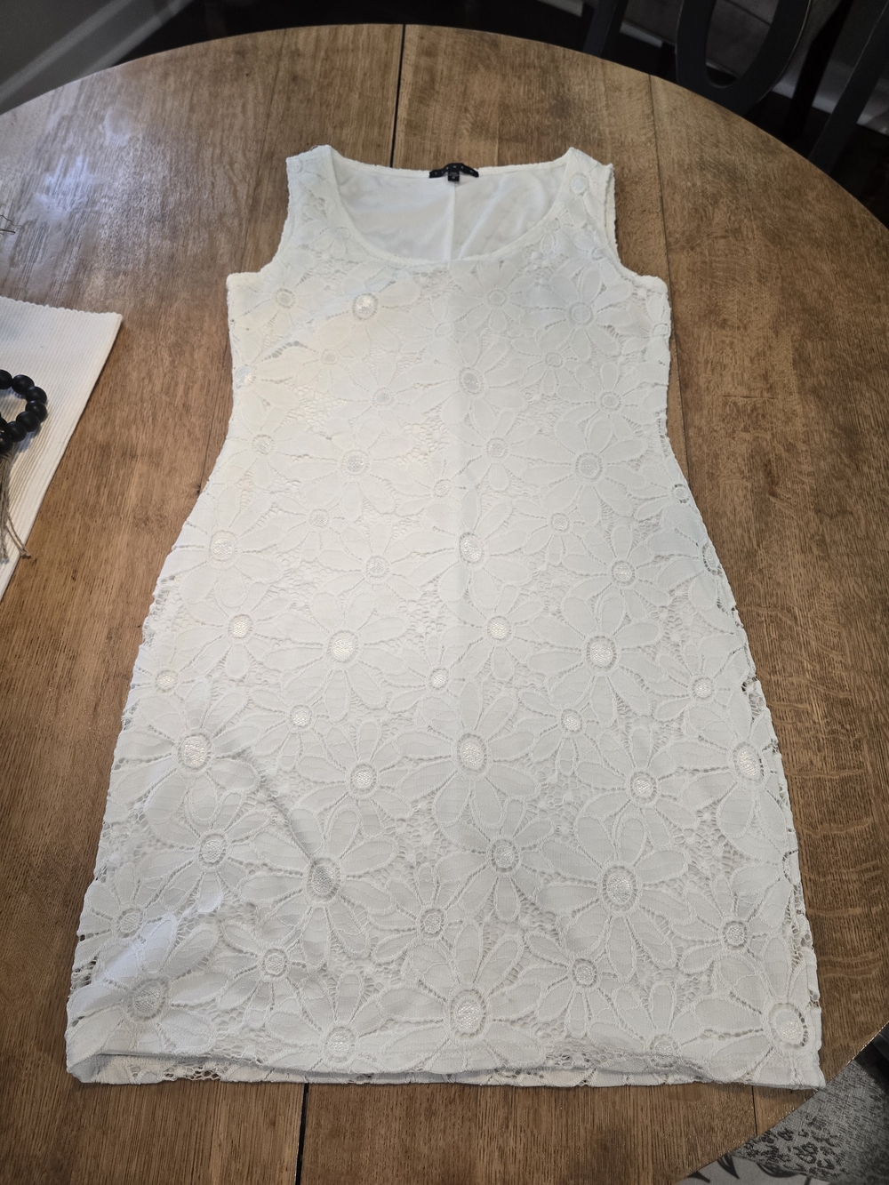 Tiana B. White Lace Daisy Shift Dress Size Medium Sleeveless Floral